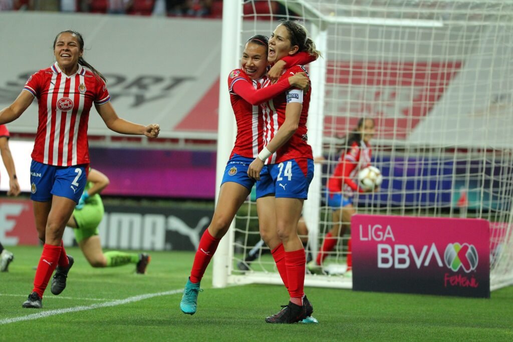 Festejo Licha Cervantes | Foto: Chivas Femenil